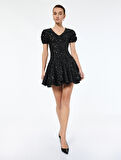 V Yaka Kısa Kollu Pullu Payetli Volanlı Mini Abiye Elbise