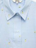 Koton X Sibil Çetinkaya - Kısa Kollu Limon İşleme Detaylı Çizgili Crop Poplin Gömlek