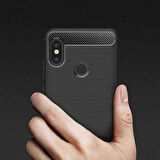 Xiaomi Mi 8 ile Uyumlu Kamera Korumalı Darbe Önleyici Carbon Brushed Silikon Kılıf
