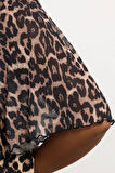 Büyük Beden Kısa Kollu V Yaka Tül Detaylı Astarlı Leopar Desenli T-shirt 304341