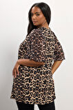 Büyük Beden Kısa Kollu V Yaka Tül Detaylı Astarlı Leopar Desenli T-shirt 304341