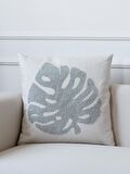 Beyaz Üzerine Yaprak Desenli Jakarlı Dokuma 45x45 cm Kare Kırlent Kılıfı