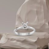 0,21 Karat Tektaş Pırlanta Badem Tırnak Yüzük