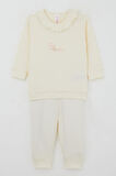 Breeze Kız Bebek Pijama Takımı Omuzdan Patlı Yaka Kısmı Fırfırlı Yazı Nakışlı 4 Ay-1 Yaş, Krem