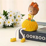 Ayakları Sallanan Ananas Çilek Gövdeler Biblo Dekoratif  Hediye Ürün Vitrin Süsü Ev Hediyesi 20 cm.