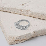 14 Ayar Beştaş Beyaz Altın Yüzük