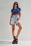 Kadın Mavi Renk 12s5-3 Mom Fit Midi Boy Lazer Detaylı Yırtık  %100 Koton Denim Şort