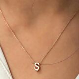 Lucky Life 925 Ayar Gumuss  Rose 3 Boyutlu Ş Harf Bayan Kolye