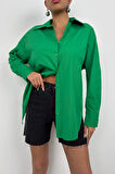 Sırt Dekolteli Bağcıklı Yeşil Gömlek
