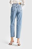 Kadın Kot Rengi Önü Full İnci Detaylı Mom Fit Denim