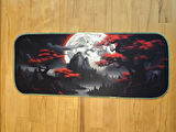 SGE TEKNOLOJİ 70X30 CM FOSFORLU DİKİŞLİ KARANLIK KIRMIZI AY TEMALI KAYDIRMAZ TABAN SPEED YÜZEY OYUNCU MOUSE PAD GAMİNG
