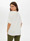 Çiçek Baskı Detaylı Yuvarlak Yaka Kısa Kol T-Shirt S25TSH071