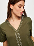 Gold Trok Taş Detaylı V Yaka Kısa Kol T-Shirt S25TSH069