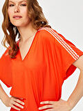 Resort Omuzları Şerit Detaylı V Yaka Kısa Kol T-Shirt S25TSH118