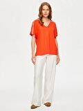 Resort Omuzları Şerit Detaylı V Yaka Kısa Kol T-Shirt S25TSH118