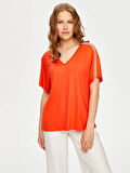 Resort Omuzları Şerit Detaylı V Yaka Kısa Kol T-Shirt S25TSH118