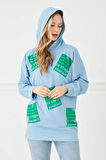 Go Veform Kadın Baskılı Kapüşonlu Oversize Uzun Sweatshirt Açık Mavi ZN5045