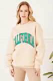 Go Veform Kadın California Baskılı Üç İplik Sweatshirt  Bej ZN5053