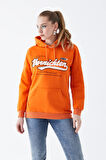 Go Veform Kadın Kanguru Cep Baskılı Üç İp İçi Şardonlu Sweatshirt Turuncu ZN5086