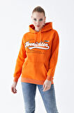 Go Veform Kadın Kanguru Cep Baskılı Üç İp İçi Şardonlu Sweatshirt Turuncu ZN5086