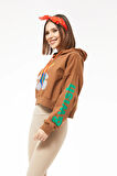 Go Veform Kadın Kapüşonlu Taş Detaylı Ayıcık Baskılı Crop Sweatshirt Açık Kahve ZN5087