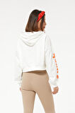 Go Veform Kadın Kapüşonlu Taş Detaylı Ayıcık Baskılı Crop Sweatshirt Ekru ZN5087