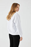 Go Veform Kadın Sıfır Yaka Baskılı Üç İp İçi Şardonlu Sweatshirt Beyaz ZN5110