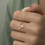 Gümüş Kalpli Dört Yapraklı Yonca Kadın Kolye