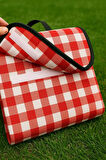 Kendinden Çantalı Kırmızı Ekose Piknik Örtüsü 150x150 cm Taşınabilir Cırtlı Piknik Matı Taşıma Kordonlu İnce Katlanabilir Örtü