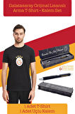 Galatasaray Orijinal Lisanslı Arma T-Shirt + Uçlu Kalem Set Hediyelik Ahşap Kutulu