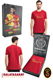 Galatasaray Orijinal Lisanslı Kırmızı Erkek T-Shirt Metin Oktay Baskılı Hediyelik Ahşap Kutulu