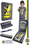 Fenerbahçe Orijinal Renkli Logo Sıfır Yaka Çocuk T-Shirt Uçlu Kalem Hediyelik Set Ahşap Kutulu