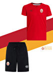 Galatasaray Orijinal Lisanslı Umbro V Yaka Kırmızı T-Shirt+Şort Set Metin Oktay Baskılı Ahşap Kutulu