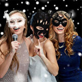 Beyaz Renk Yandan Tüylü İnci İşlemeli Taşlı Dantelli Parti Maskesi 17x12 Cm 