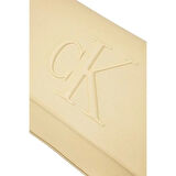 Calvin Klein Jeans SCULPTED FLAP SHOULDER POUCH25 Kadın Beyaz Omuz Çantası LV04K3148G-RM0