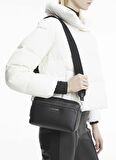 Calvin Klein Siyah Kadın 24,5x16x5 cm Omuz Çantası K60K608410BEH