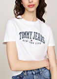 Tommy Jeans Yuvarlak Yaka Baskılı Beyaz Kadın T-Shirt TJW REG VARSITY TEE