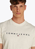 Tommy Jeans Bisiklet Yaka Bej Erkek T-Shirt DM0DM20744AE3 TJM REG LINEAR LOGO