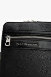 Tommy Hilfiger Pebble Grain Siyah İmzalı Muhabir Çantası