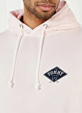 Tommy Jeans Kapüşon Yaka Pembe Erkek Sweatshırt DM0DM20840TH3 TJM RLX VRSITY GRPH