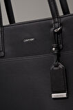 Kadın Ck Must Medium Shopper Omuz Çantası - Siyah | undefined