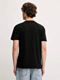 Tommy Jeans TJM REG FLAG LINEAR SS TEE EXT Erkek Siyah T-shirt DM0DM21911BDS