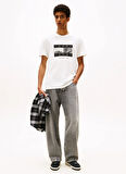 Tommy Jeans Bisiklet Yaka Baskılı Beyaz Erkek T-Shirt DM0DM22464YBL TJM REG PHOTO FLAG SS