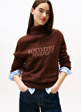 Tommy Jeans Balıkçı Yaka Standart Baskılı Kahve Kazak Kadın DW0DW21687GS7