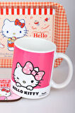 DEKOMUS İLE LİSANSLI HELLO KITTY PORSELEN KUPA,METAL TEPSİ VE BARDAK ALTLIĞI SETİ
