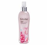 Bodycology Sweet Love Kadın Vücut Spreyi – Vanilya ve Şakayık Esintili Tatlı Koku, 237 mL