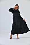 Siyah Dik Yaka Büzgü Detaylı Kat Kat Elbise