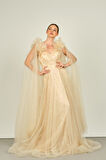 Ömür Inn Kadın Kolu Tül ve Otrişli Fiyonk Süslemeli Uzun Abiye Elbise 4118 Şampanya