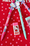 YENİ SEZON LİSANSLI HELLO KITTY 2D FİGÜRLÜ VERSATİL UÇLU KALEM 0.7 MM VE SİLGİ SETİ