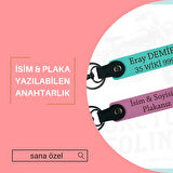 Sevgililere Özel Gün Hediyesi, Üzerinde İsim Ve Plaka Yazılabilen x2 Anahtarlık Set, Mor-Beyaz-Ysl